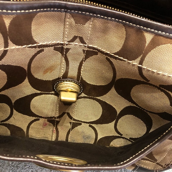 Coach purse large very gently loved rotating closet great deal❤️ - Picture 4 of 17